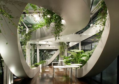 rooftop-meeting-space-with-swopping-lush-panoramic-interior-garden-2